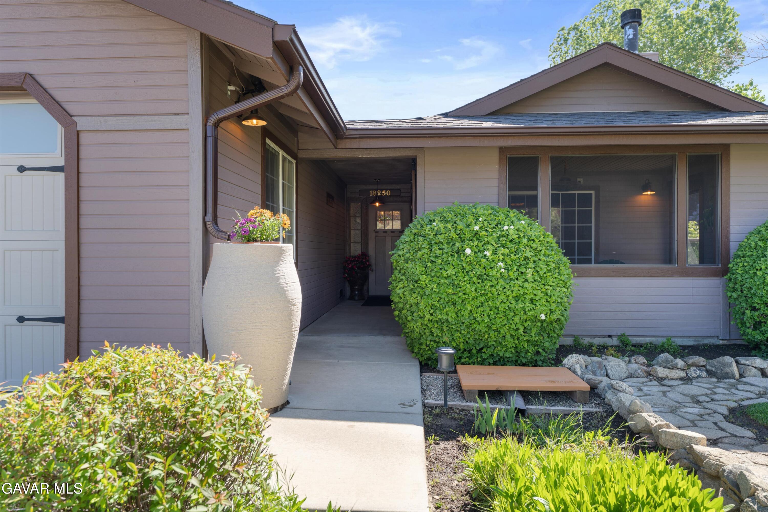 18250 Arosa Road Tehachapi, CA 93561 - Photo 70 of 71 a front view of a house with garden