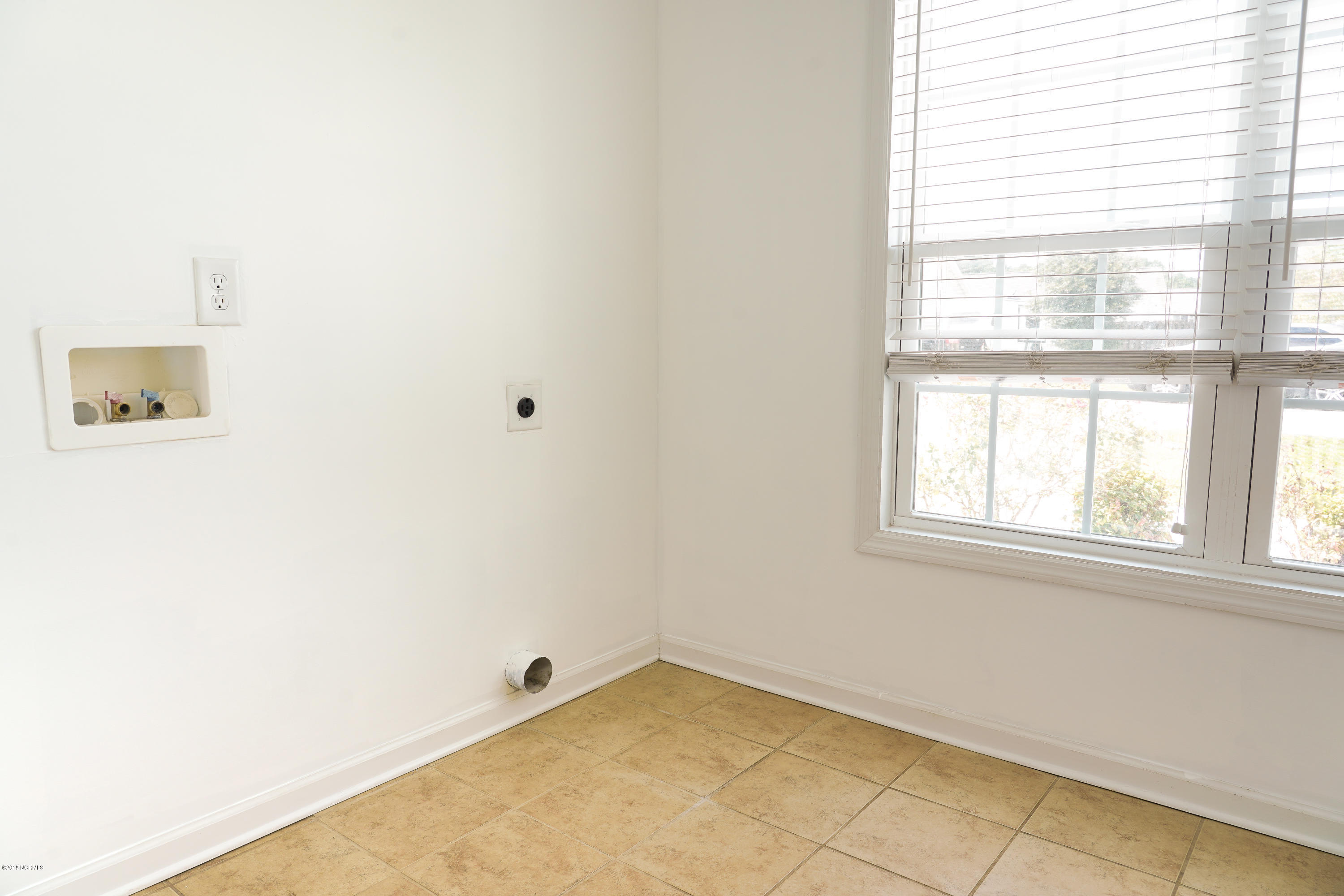 403 Ridgeway Lane Holly Ridge, NC 28445 - Photo 31 of 35 Laundry Room