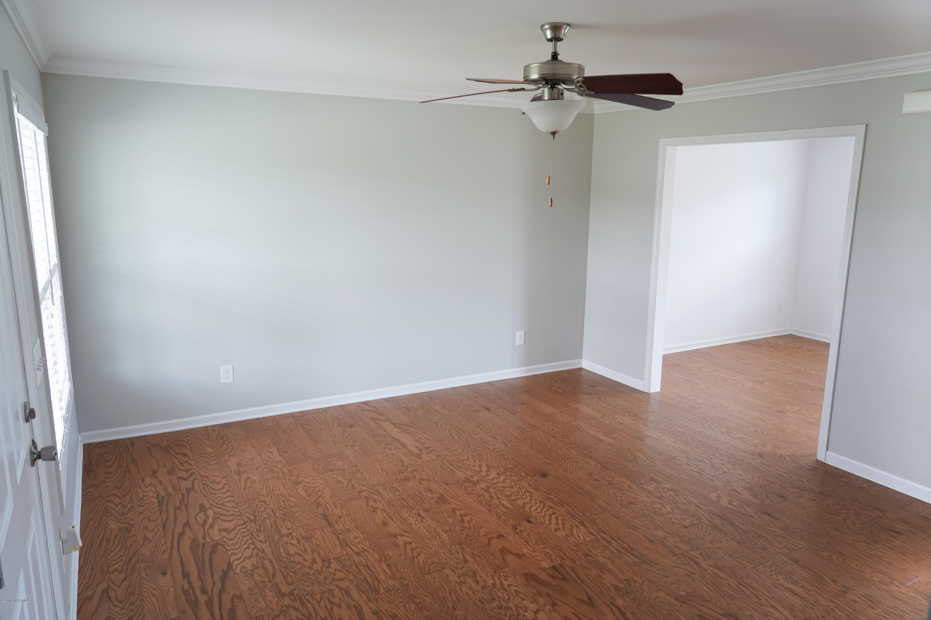 403 Ridgeway Lane Holly Ridge, NC 28445 - Photo 5 of 35 Livingroom