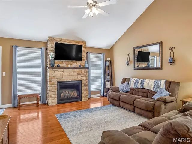 $325,000 | 928 Alecia Drive, Waterloo, IL 62298