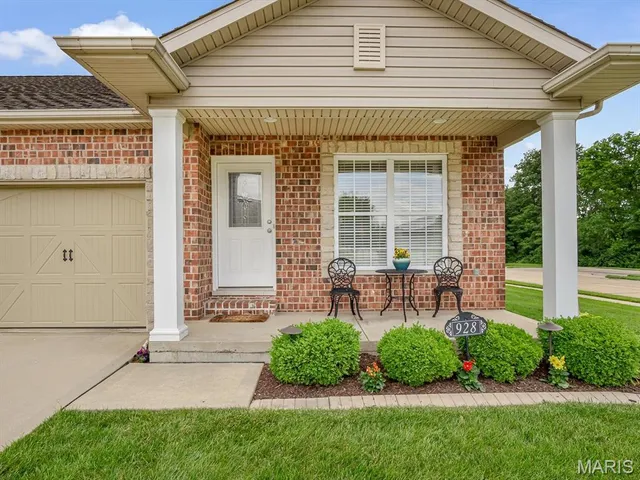 $325,000 | 928 Alecia Drive, Waterloo, IL 62298