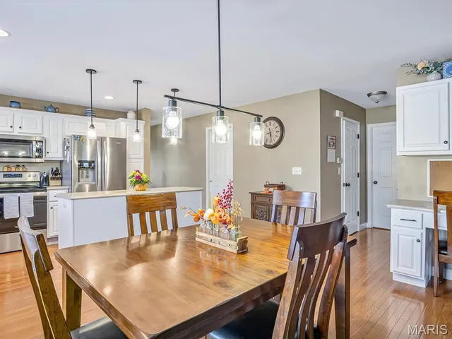 $325,000 | 928 Alecia Drive, Waterloo, IL 62298