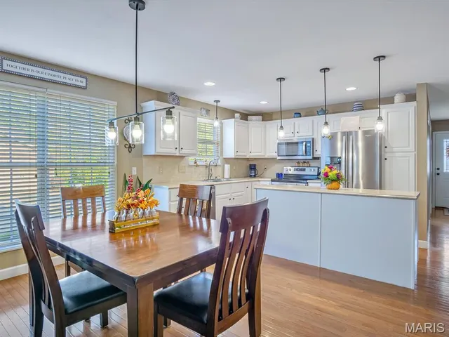 $325,000 | 928 Alecia Drive, Waterloo, IL 62298