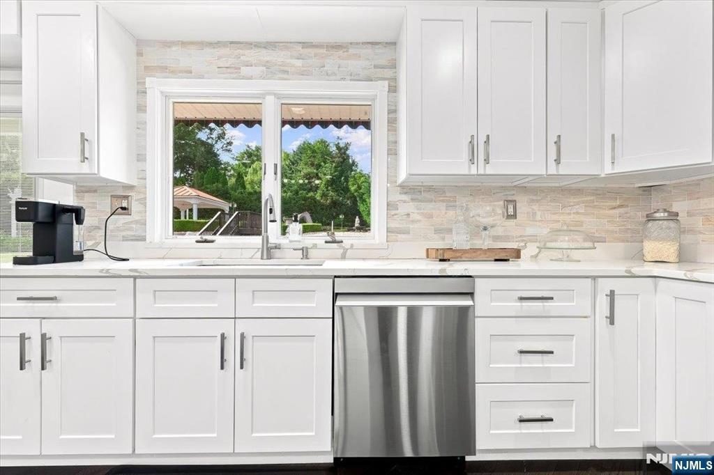19 Hillside Road Manalapan, NJ 07726 - Photo 7 of 43 Gallery Image 7