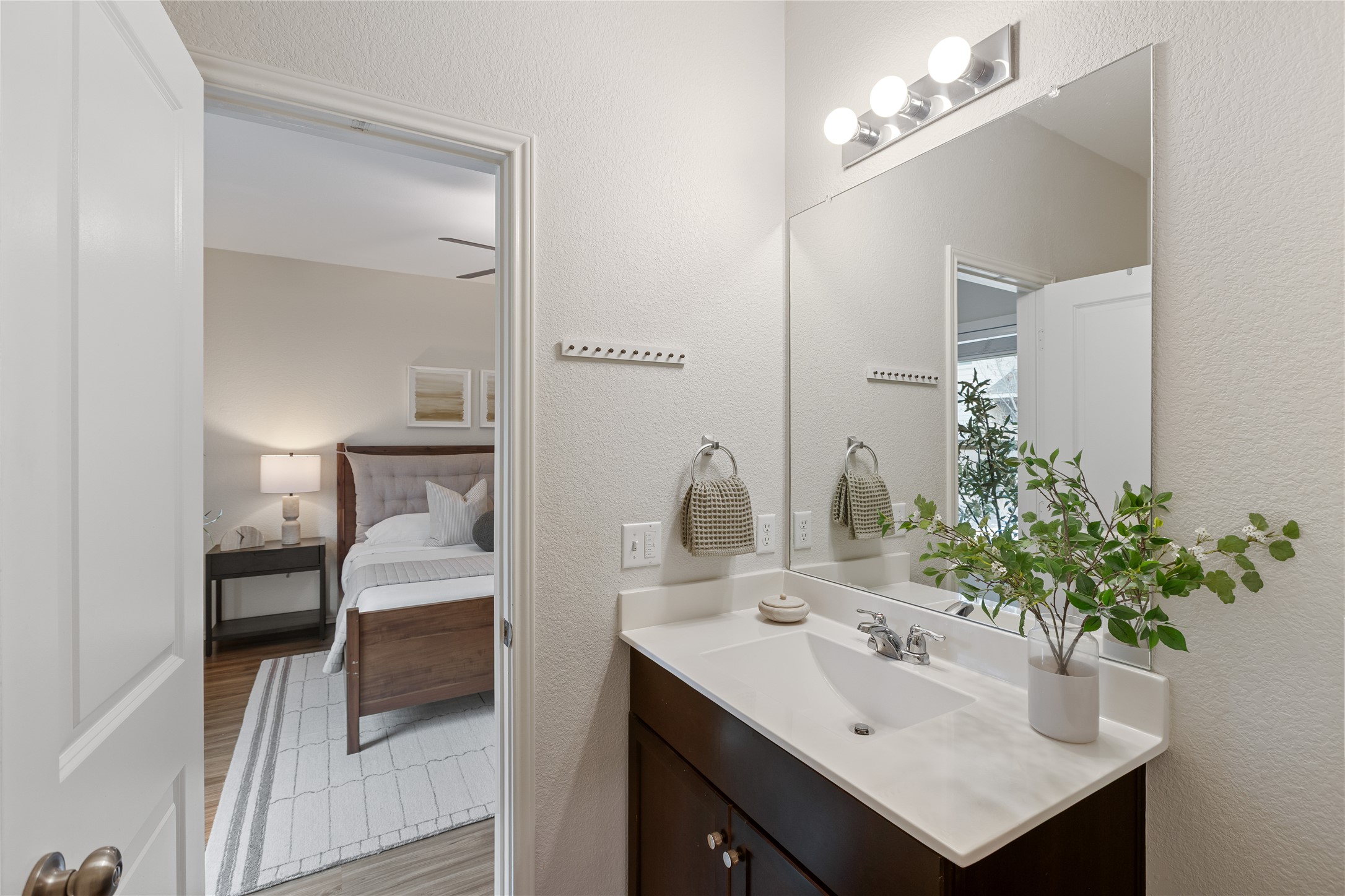 7101 Spirit Hill Road Austin, TX 78744 - Photo 19 of 40 Primary en-suite