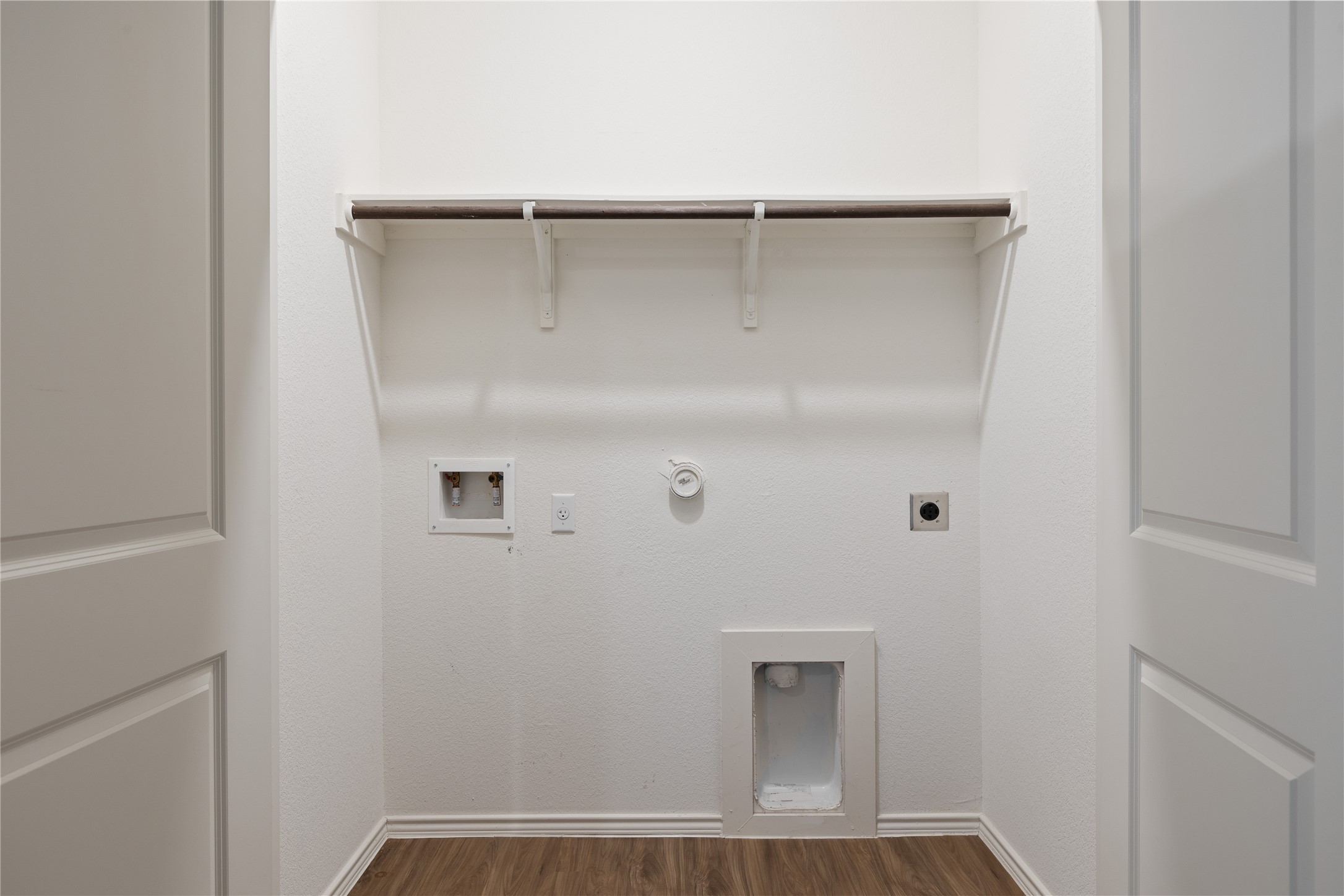 7101 Spirit Hill Road Austin, TX 78744 - Photo 23 of 40 Laundry