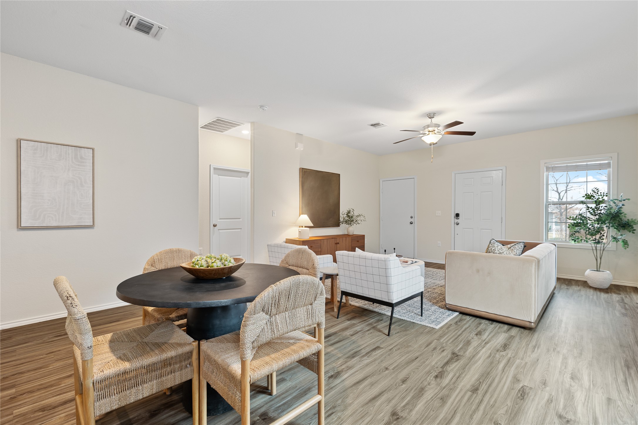 7101 Spirit Hill Road Austin, TX 78744 - Photo 10 of 40