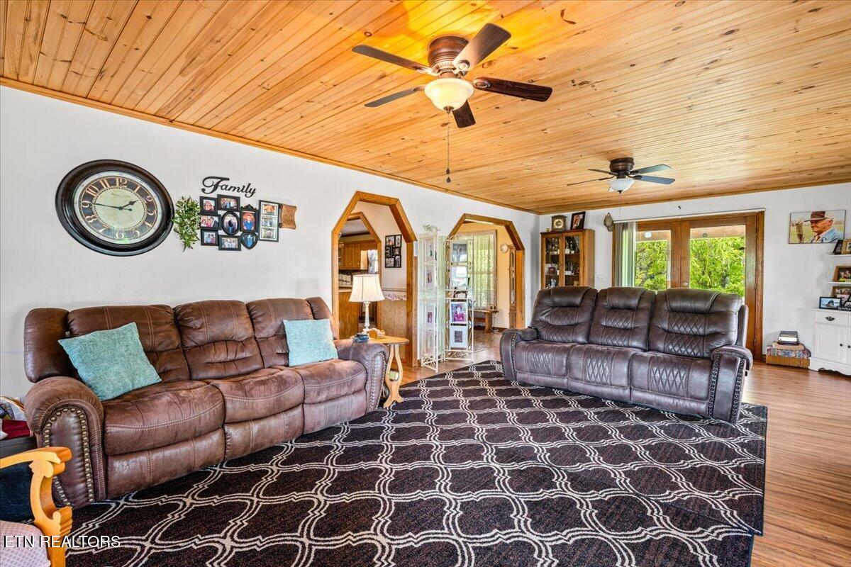 2670 Leatherwood Ford Road Jamestown, TN 38556 - Photo 11 of 57 Living Room