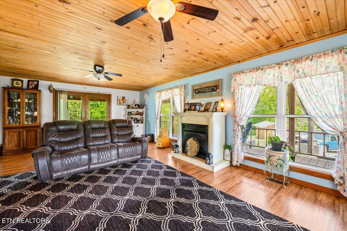 2670 Leatherwood Ford Road Jamestown, TN 38556 - Photo 12 of 57 Living Room