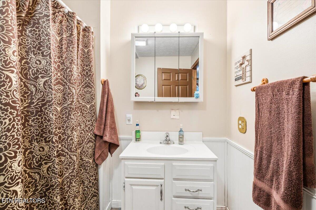 2670 Leatherwood Ford Road Jamestown, TN 38556 - Photo 25 of 57 Bathroom