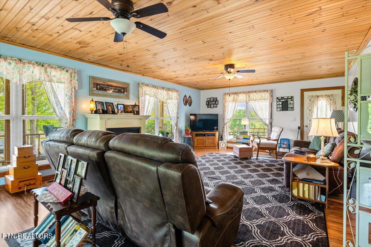 2670 Leatherwood Ford Road Jamestown, TN 38556 - Photo 8 of 57 Living Room
