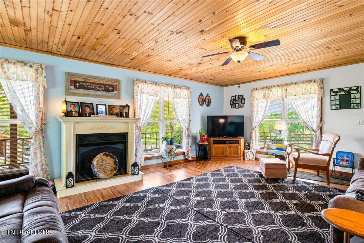 2670 Leatherwood Ford Road Jamestown, TN 38556 - Photo 10 of 57 Living Room