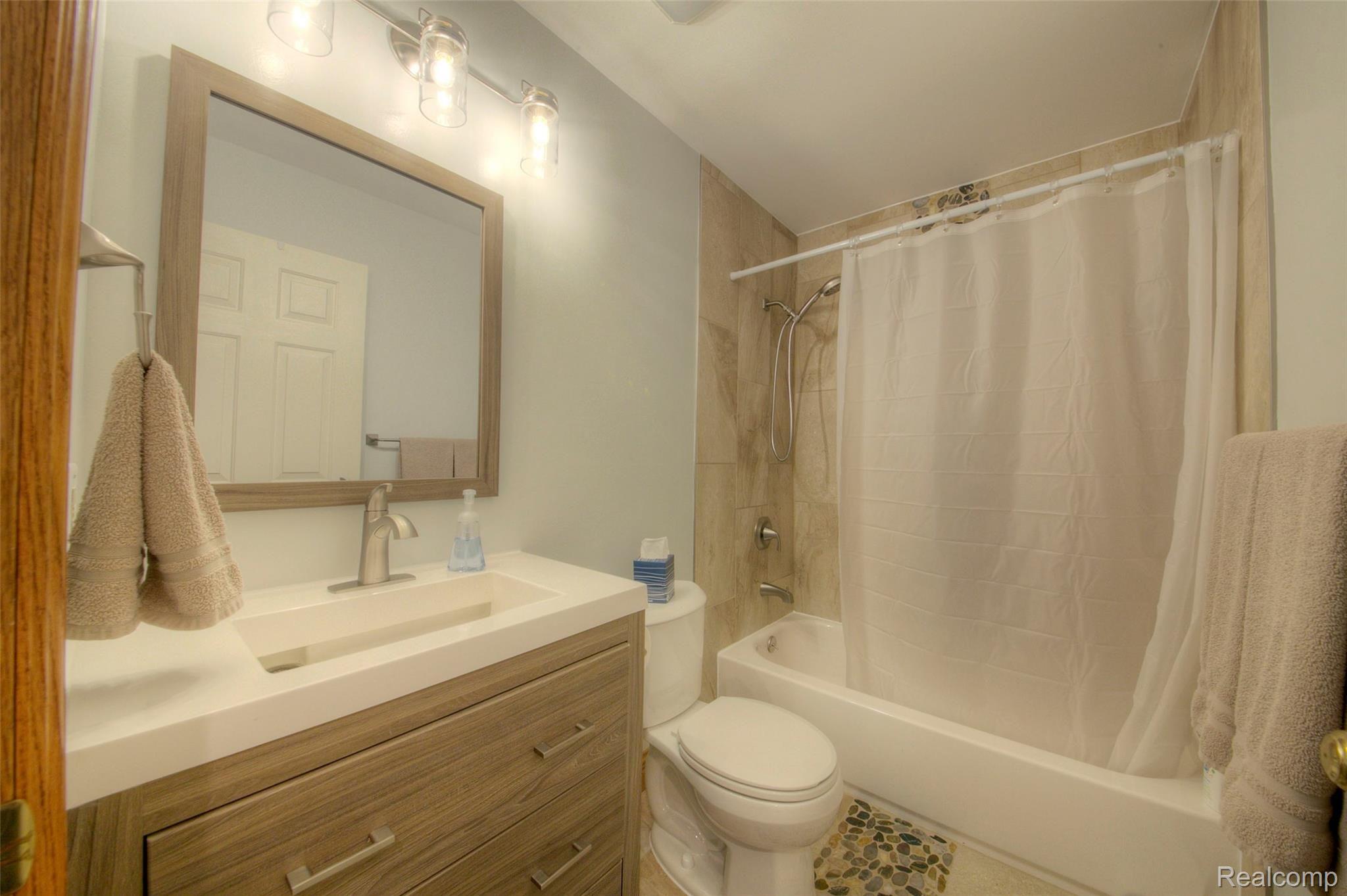 5591 Pingree Road Howell, MI 48843 - Photo 31 of 63 930A4495_6_7.jpg
