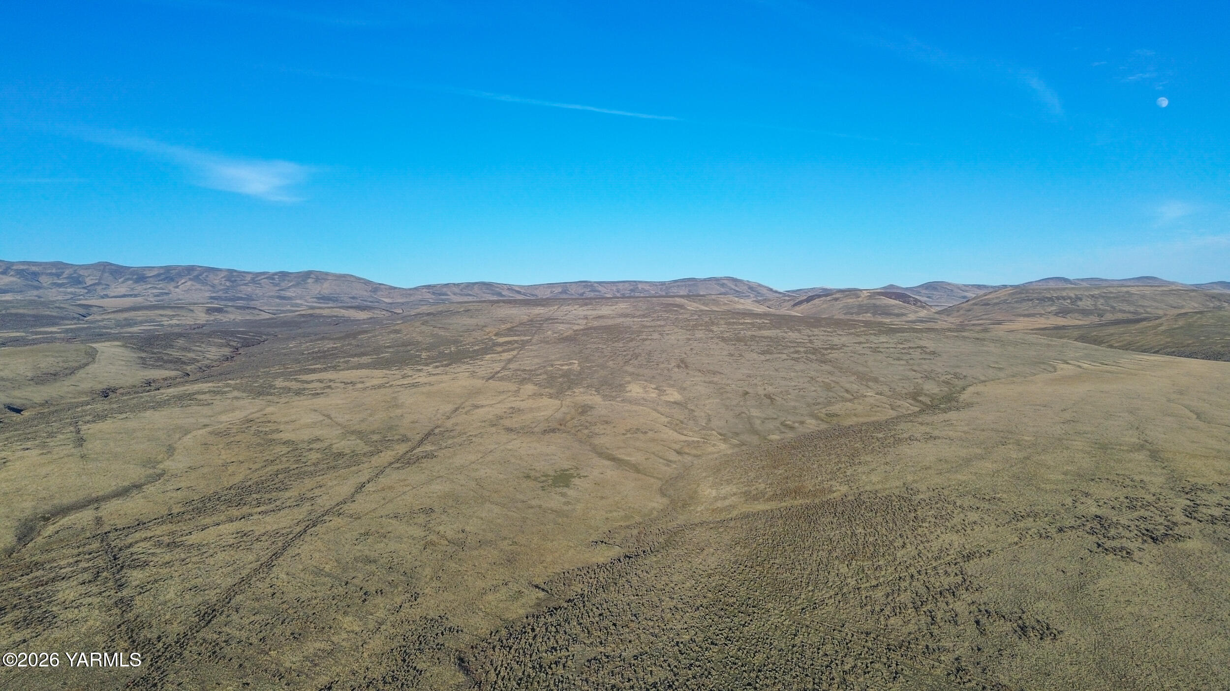 24 Moxee Wa 98936 Moxee, WA 98936 - Photo 11 of 16 a view of a dry field with mountains in the background