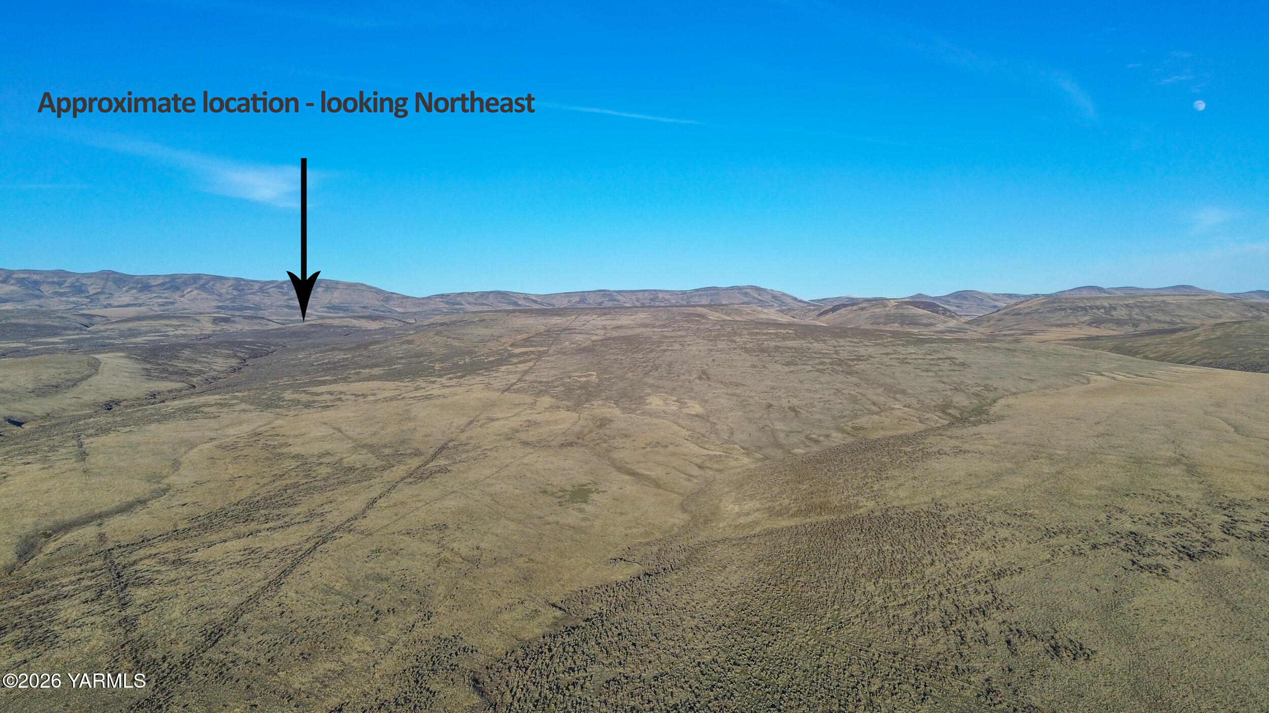 24 Moxee Wa 98936 Moxee, WA 98936 - Photo 12 of 16 a view of a dry yard with mountain