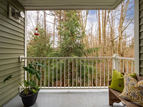 $365,000 | 12712 Admiralty Way, Unit E203, Everett, WA 98204