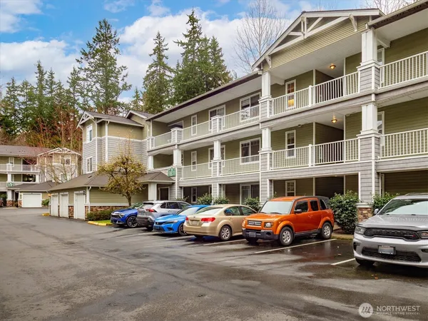 $365,000 | 12712 Admiralty Way, Unit E203, Everett, WA 98204
