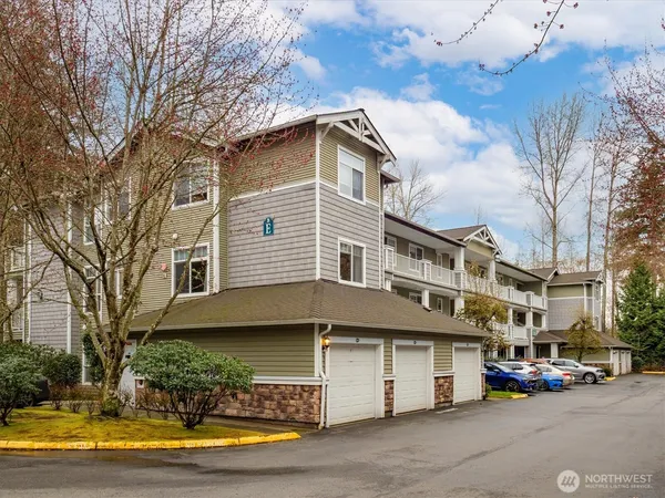 $365,000 | 12712 Admiralty Way, Unit E203, Everett, WA 98204