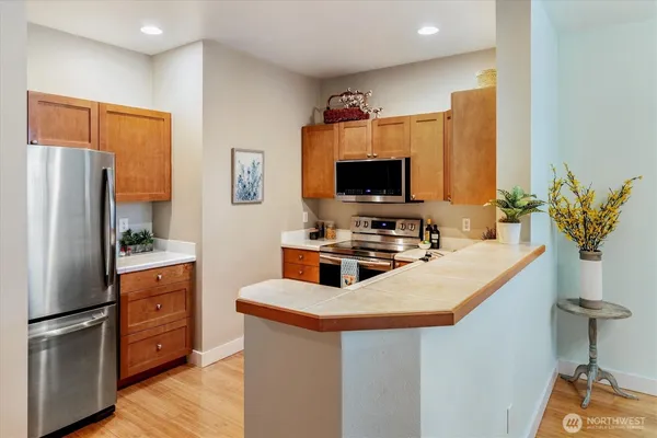 $365,000 | 12712 Admiralty Way, Unit E203, Everett, WA 98204