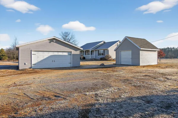 $390,000 | 22234 220th Avenue, Paris, MI 49338