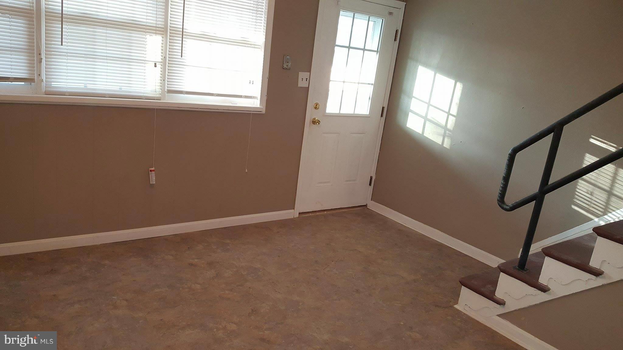 3311 Bero Road Halethorpe, MD 21227 - Photo 14 of 24 Living Room