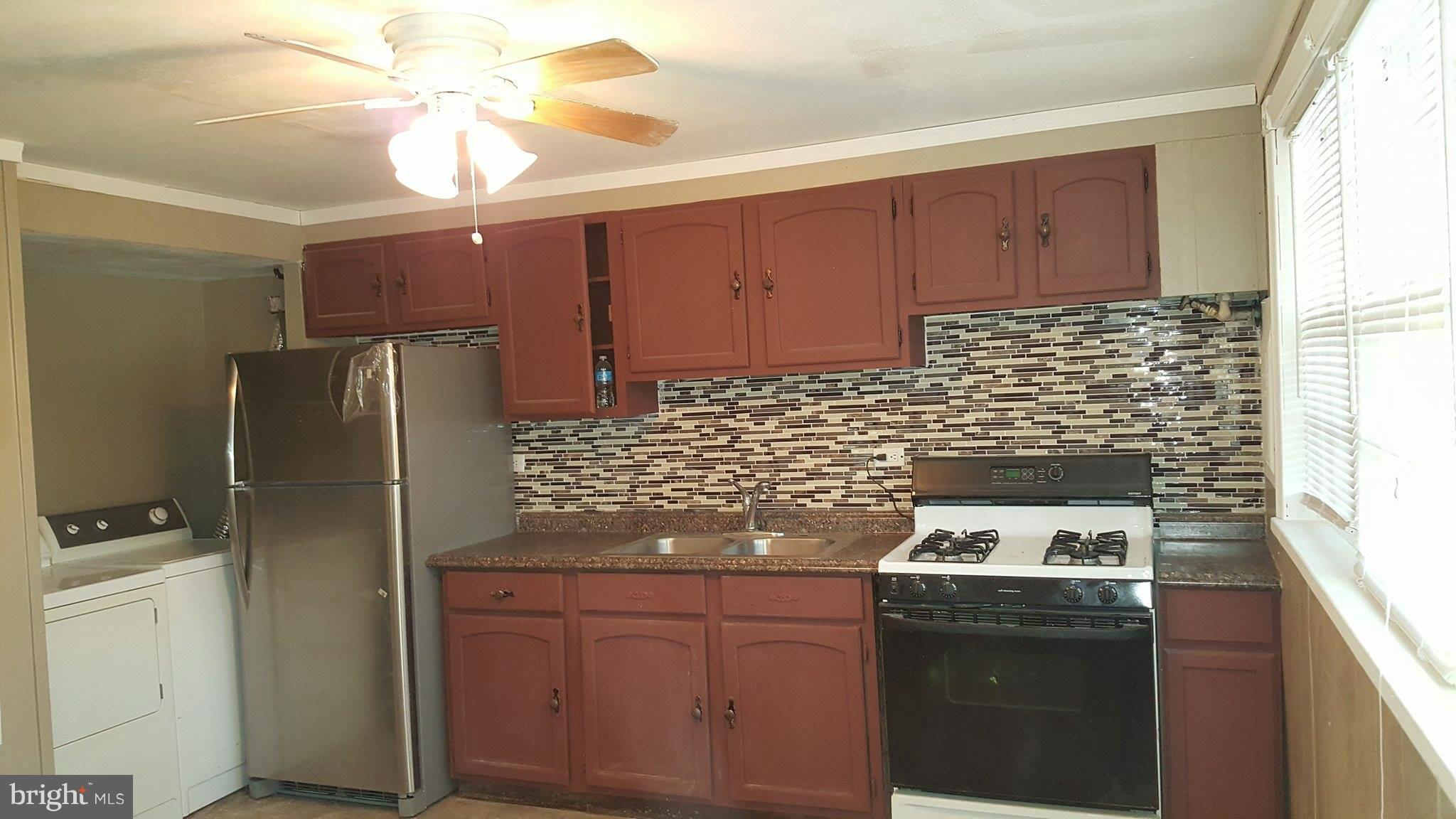3311 Bero Road Halethorpe, MD 21227 - Photo 3 of 24 Kitchen
