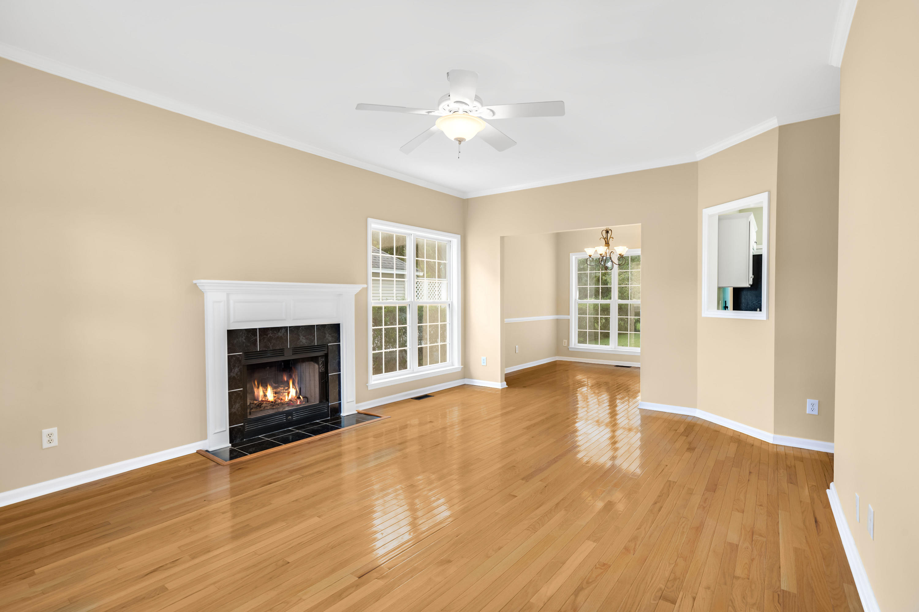 1398 Royston Road Mount Pleasant, SC 29464 - Photo 5 of 21 Living Room
