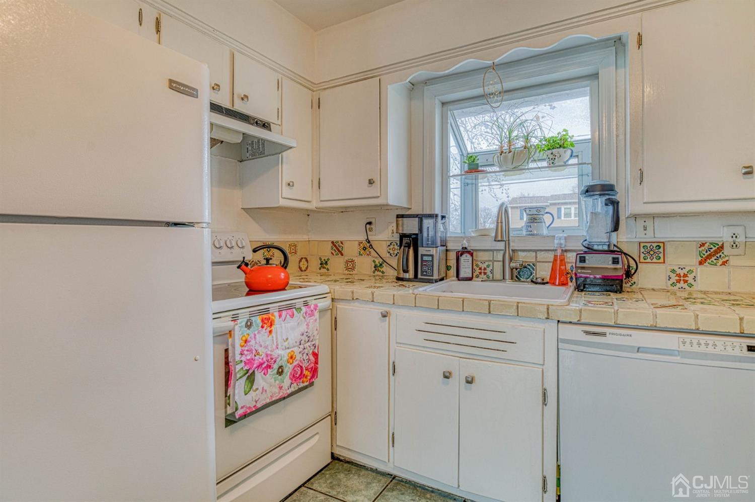 276 Garner Road North Brunswick, NJ 08902 - Photo 8 of 30 Gallery Image 8