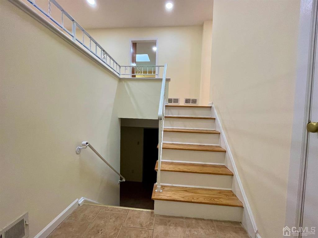 5 Greenwich Road Edison, NJ 08820 - Photo 3 of 52 a view of entryway