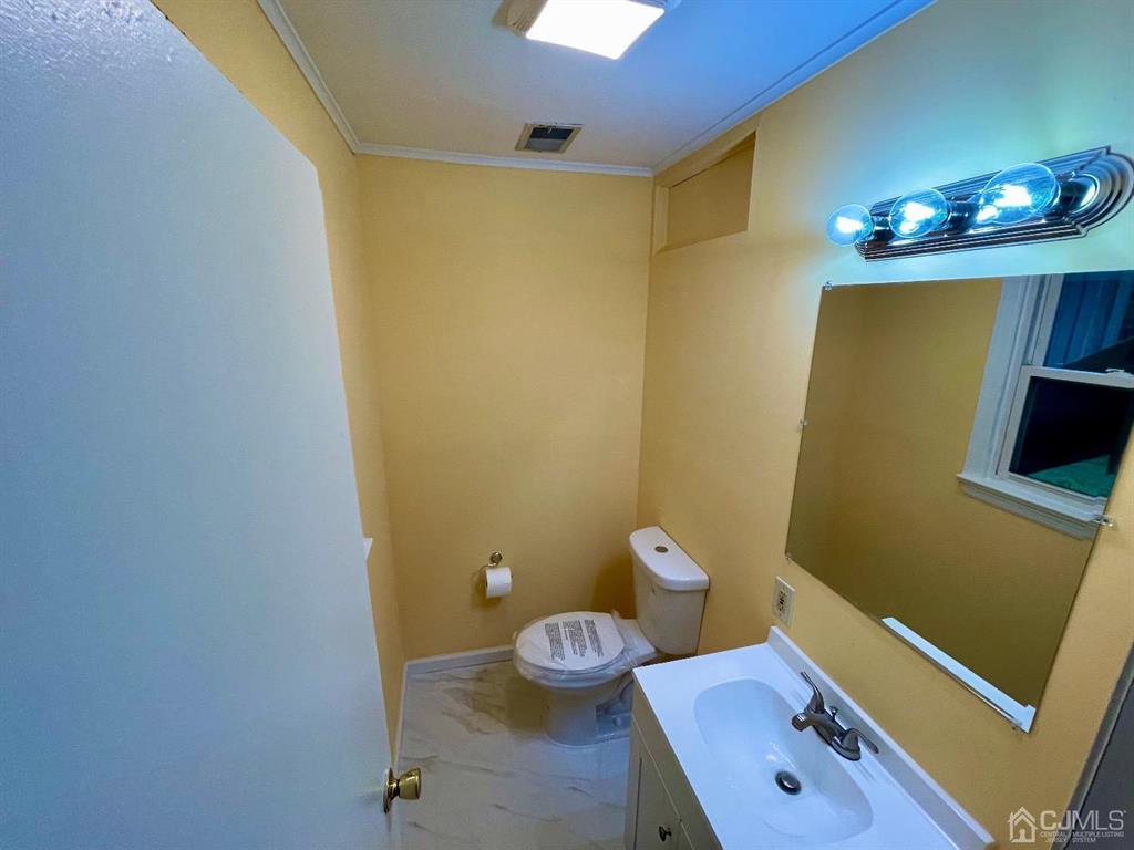 5 Greenwich Road Edison, NJ 08820 - Photo 36 of 52 a bathroom with a sink a mirror and a toilet
