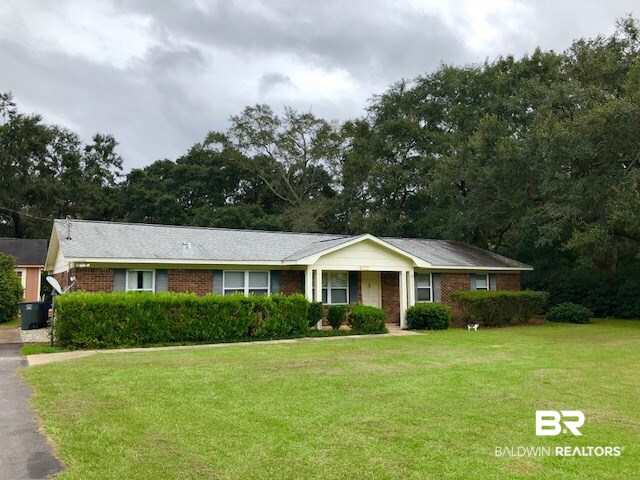 1022 North Oak Street Foley, AL 36535 - Photo 1 of 19
