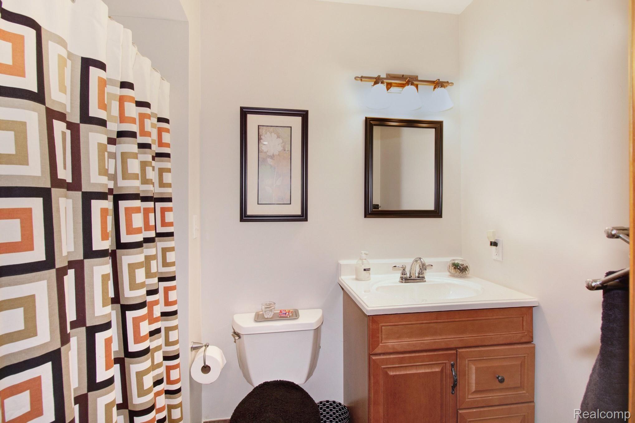 1113 South Hacker Road Brighton, MI 48114 - Photo 25 of 35 Full Bathroom Lower Level