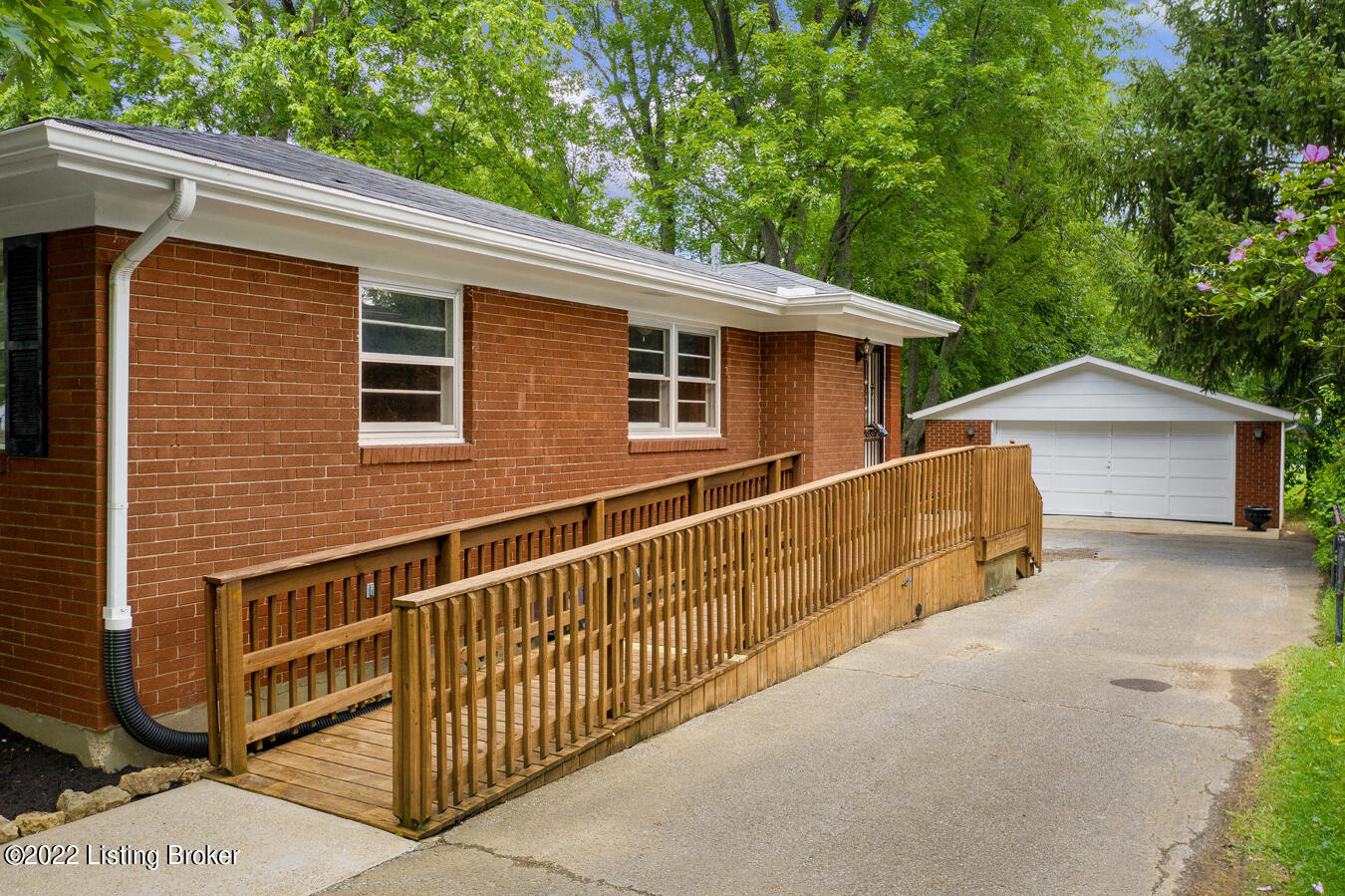 5253 Maryman Road Louisville, KY 40258 - Photo 26 of 31 9