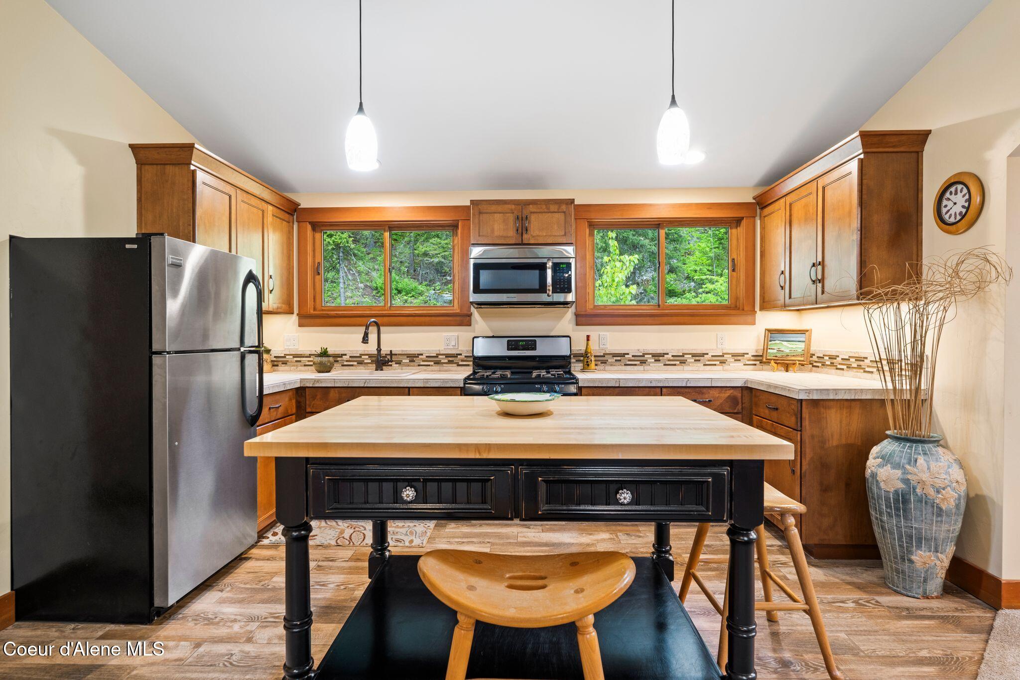 294 Rincon Drive Sandpoint, ID 83864 - Photo 42 of 96 Full Kitchen with Butcher Block Islan