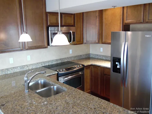 $4,000 | 111 North Ashley Street, Unit 901, Ann Arbor, MI 48104