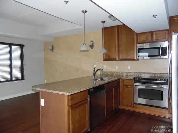 $4,000 | 111 North Ashley Street, Unit 901, Ann Arbor, MI 48104