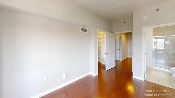 $4,000 | 111 North Ashley Street, Unit 901, Ann Arbor, MI 48104