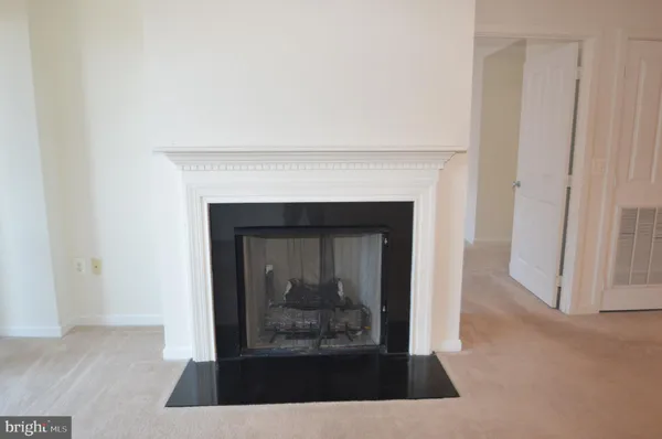 $1,950 | 4490 Market Commons Drive, Unit 412, Fairfax, VA 22033