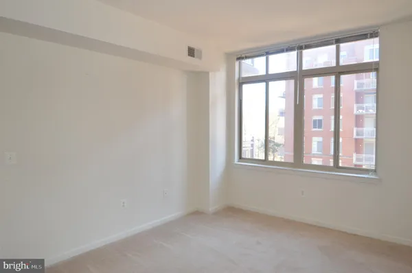 $1,950 | 4490 Market Commons Drive, Unit 412, Fairfax, VA 22033