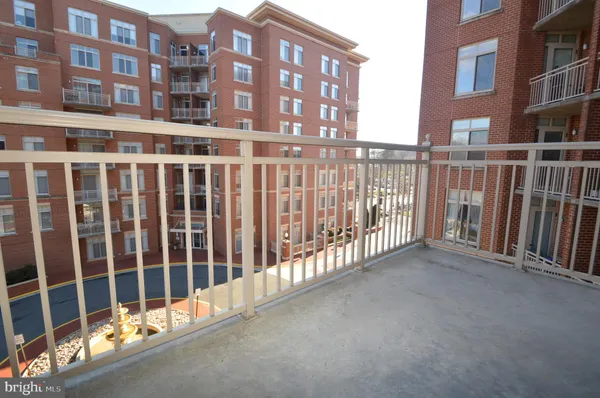 $1,950 | 4490 Market Commons Drive, Unit 412, Fairfax, VA 22033