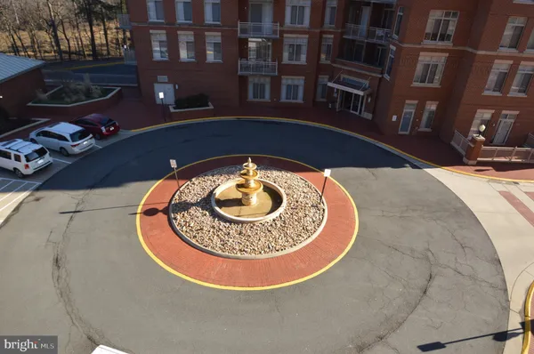 $1,950 | 4490 Market Commons Drive, Unit 412, Fairfax, VA 22033