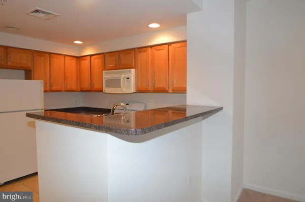 $1,950 | 4490 Market Commons Drive, Unit 412, Fairfax, VA 22033