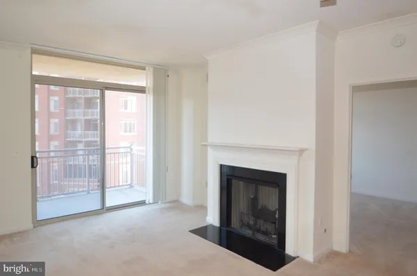 $1,950 | 4490 Market Commons Drive, Unit 412, Fairfax, VA 22033