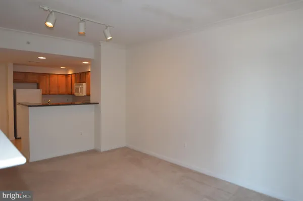 $1,950 | 4490 Market Commons Drive, Unit 412, Fairfax, VA 22033