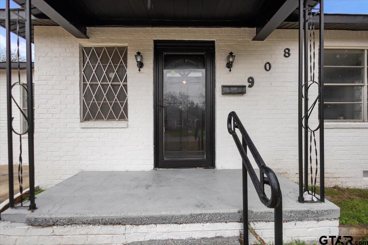 908 Crosby Street Tyler, TX 75701 - Photo 2 of 19