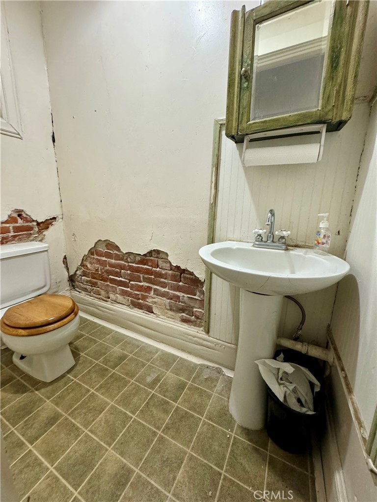 641 Main Street Red Bluff, CA 96080 - Photo 7 of 24 a bathroom with a toilet a sink and a mirror