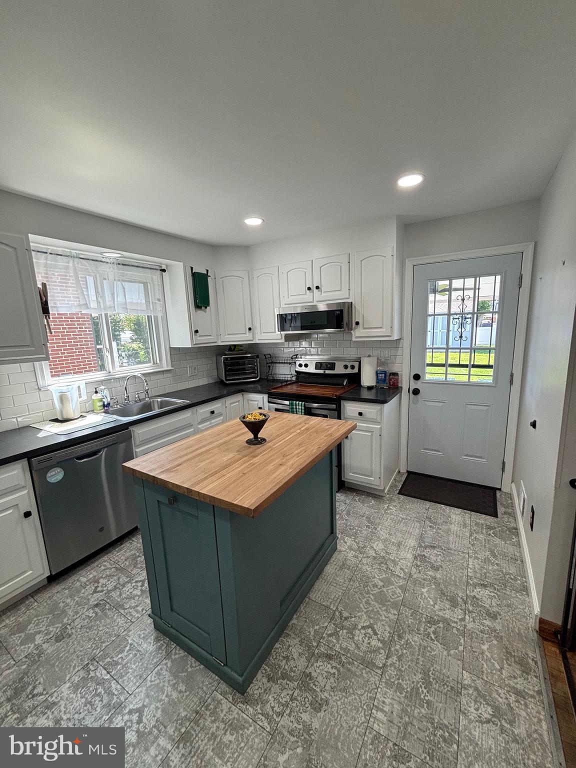 1920 Sunberry Road Baltimore, MD 21222 - Photo 9 of 30 Kitchen