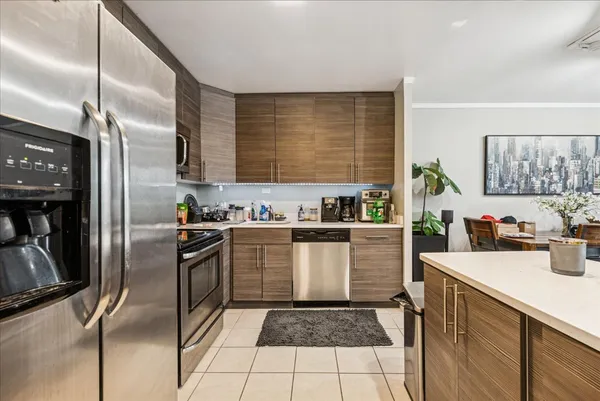 $195,000 | 5445 North Sheridan Road, Unit 306, Chicago, IL 60640
