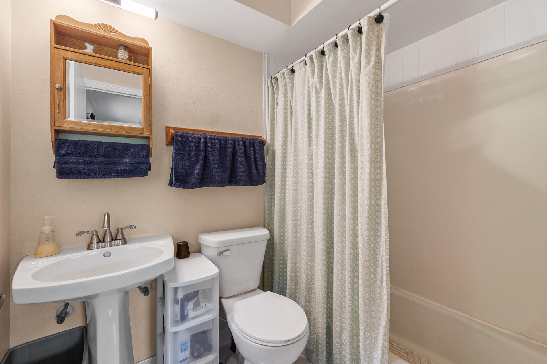 W250S4461 Center Road Waukesha, WI 53189 - Photo 25 of 36 Bathroom