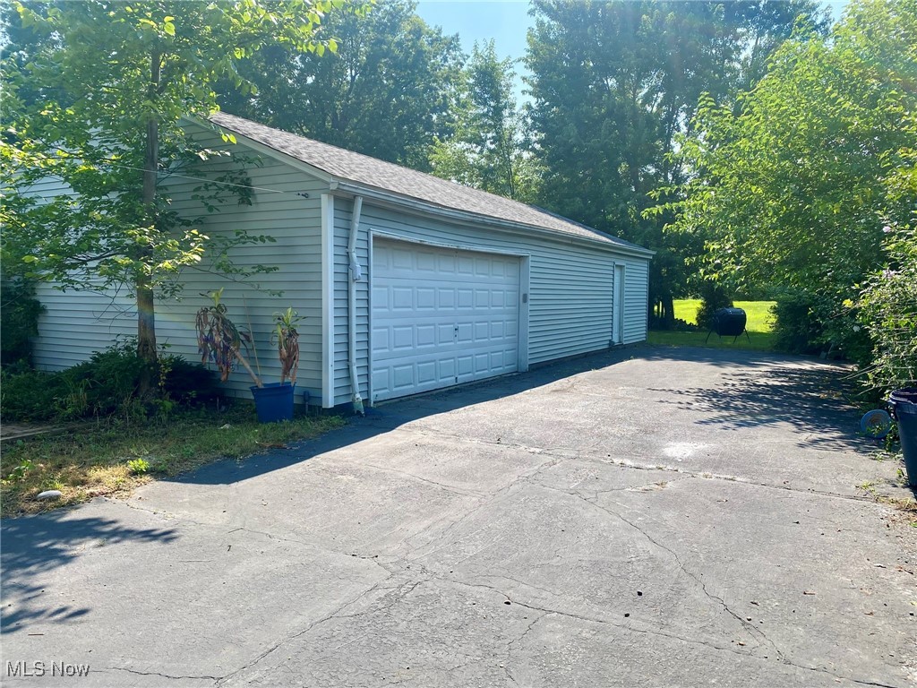 1568 Sunview Road Cleveland, OH 44124 - Photo 42 of 50 View of detached garage